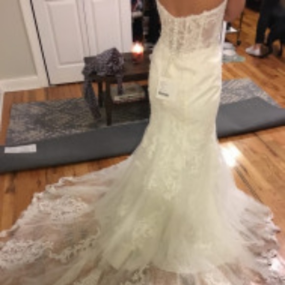 NEW - Essense of Australia Ivory Wedding Dress - Picture 4 of 6